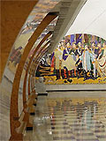 Станция метро "Парк Победы". Южный станционный зал. На торцевой стене расположено мозаичное панно посвященное героям Отечественной войны 1912 года работы Зураба Церетели.
