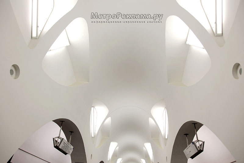 Станция "Волоколамская" Свод станционного зала высотой 8,1 метра впечатляет.