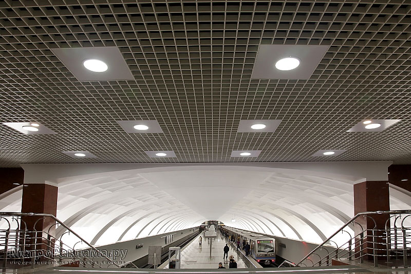 Станция "Митино" Балкон северного вестибюля. Панорама станционного зала.