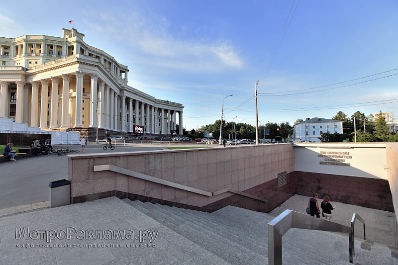 Станция "Достоевская" Выход в город на Суворовскую площадь к театру "Российской Армии".