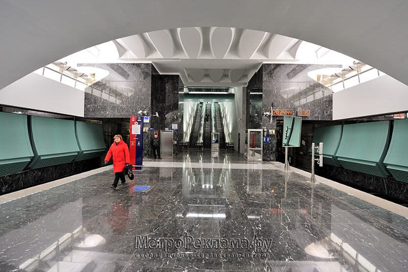 Выход в город на ул. Ясеневая, Ореховый бульвар к ул. Мусы Джалиля и Кустанайская из последнеого вагона.